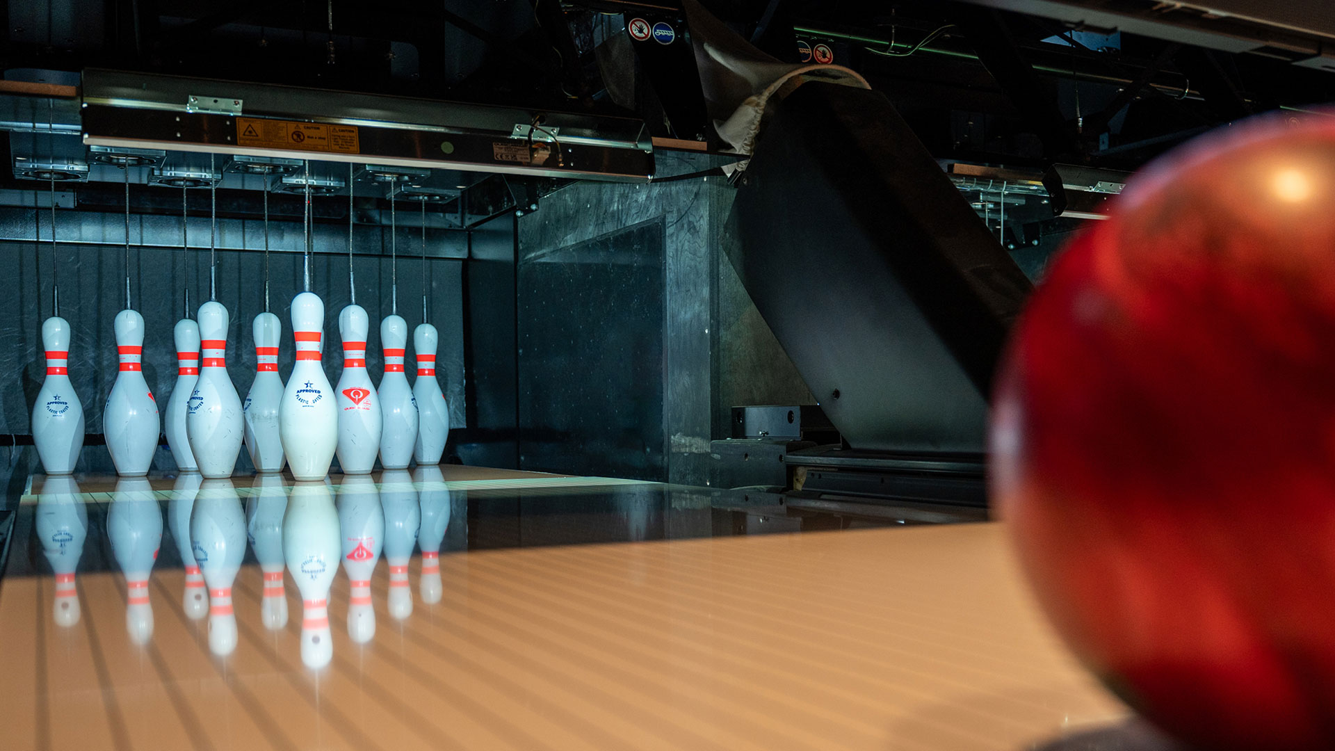 QubicaAMF pinspotter category - string bowling free fall bowling neoverse wall